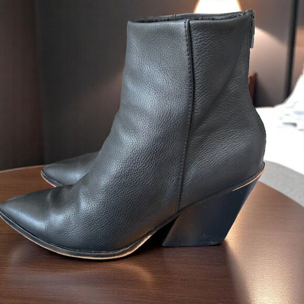 Dolce Vita Black Leather Pointed Toe Ankle Boots Block Heel‎ Booties Size 9